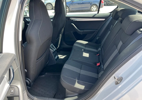 Skoda Octavia cena 53800 przebieg: 218245, rok produkcji 2018 z Wisła małe 326